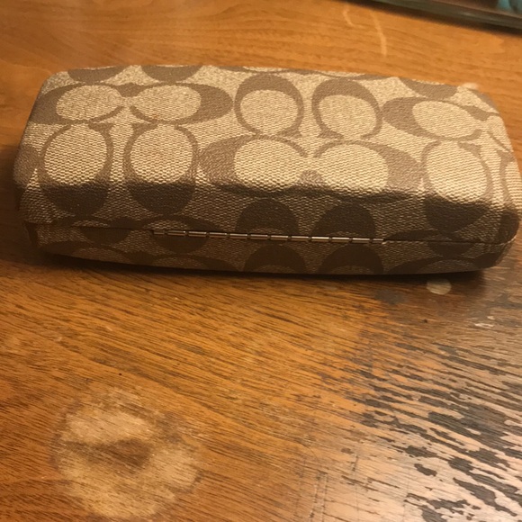 Coach Sunglasses Signature C Leopard Burgundy & Brown and Brown Signature C Case - Picture 13 of 16